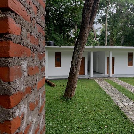 Sebastian Transit Villa With Free Shuttle Service To Airport Kotugoda Exterior foto