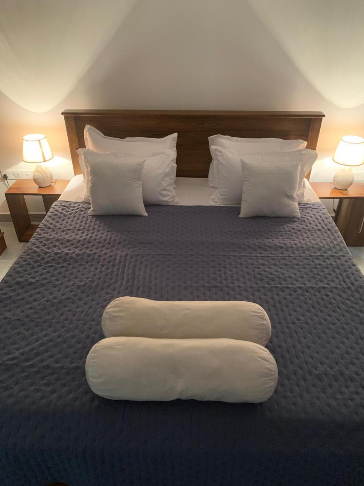 Sebastian Transit Villa With Free Shuttle Service To Airport Kotugoda Exterior foto