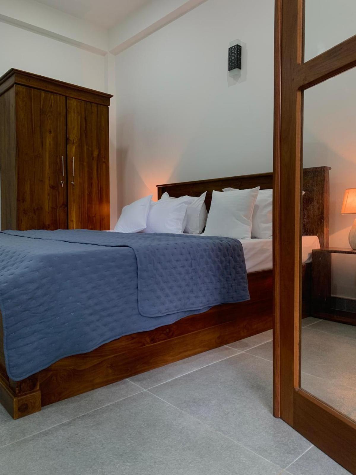 Sebastian Transit Villa With Free Shuttle Service To Airport Kotugoda Exterior foto